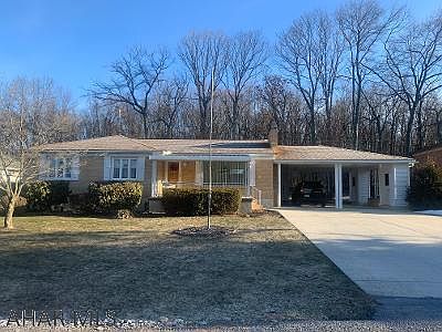 1st image of 122 Devon Dr