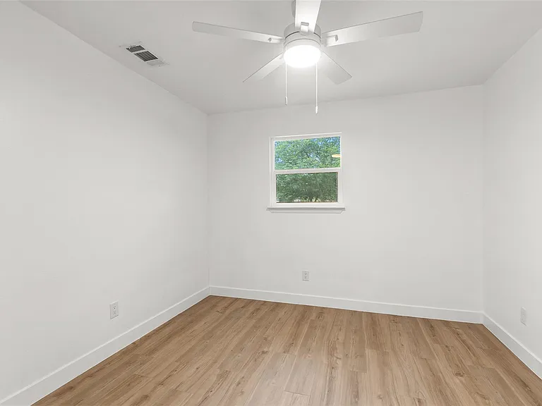 409 Avenue R — Photo 22