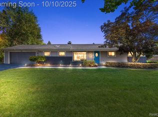 7496 Cornwall Ct, West Bloomfield, MI 48322