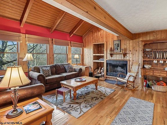 5th image of 213 Treetop Ln