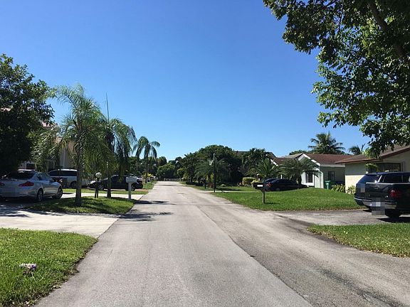 5th image of 702 NE 203rd Ln