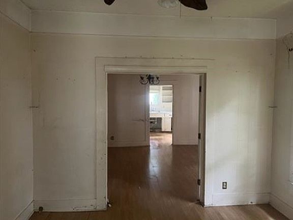 3rd image of 402 E Texas Ave