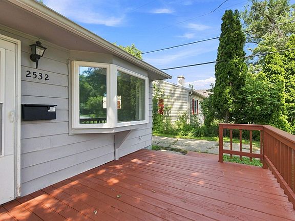 3rd image of 2532 Foxhall Dr