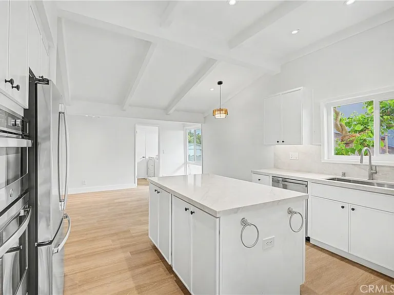 6917 Clovercliff Dr — Photo 8