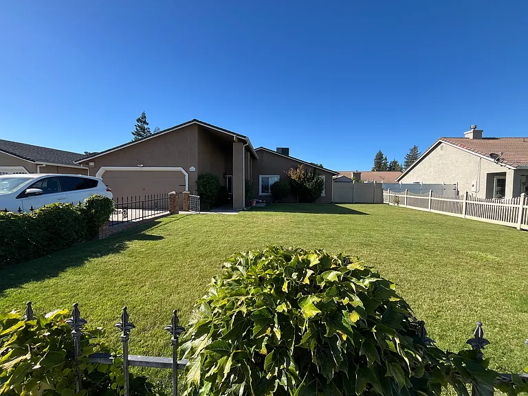 20256 American Ave — Photo 1
