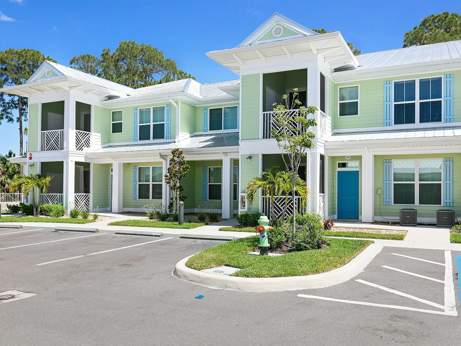 Lemon Bay Apartments — Photo 1