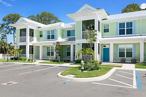 Lemon Bay Apartments Photo 1