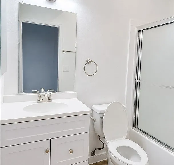 7900 Woodman Ave #105 — Photo 9