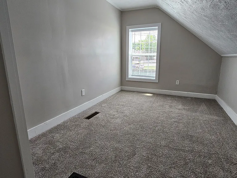 1313 Cincinnati St — Photo 15
