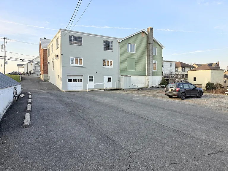 1042 Martindale Rd — Photo 20