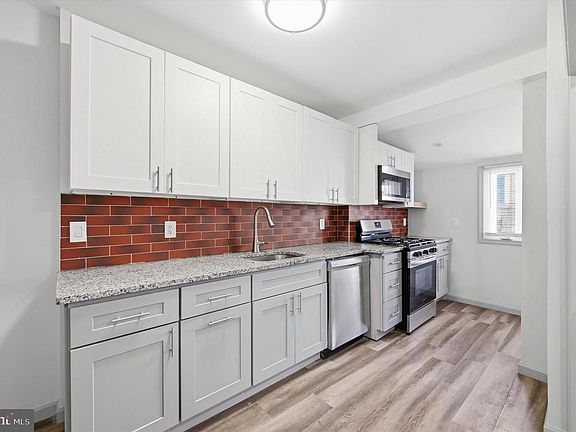 5th image of 1115 E Stafford St