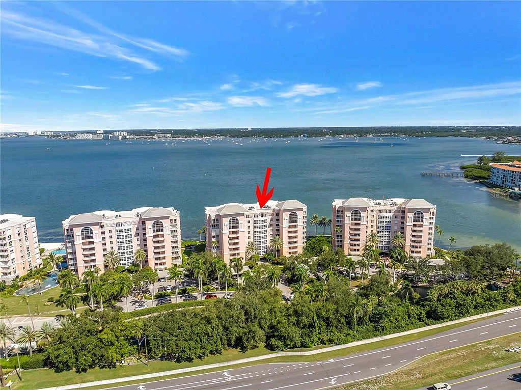 2 bed, 2.0 bath, 1516 sqft, $4,700 — Photo 1