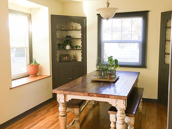 5th image of 1047 University St