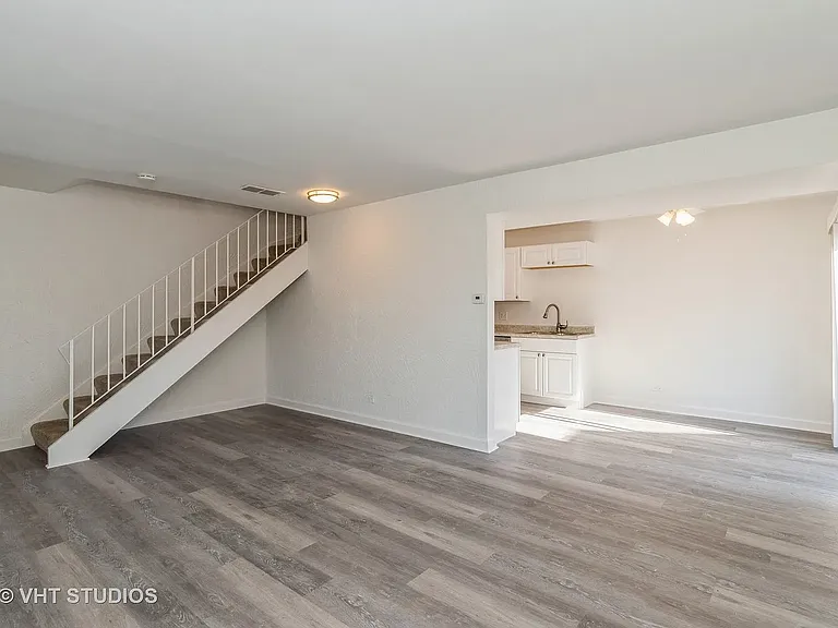 1976 Hastings Dr — Photo 3