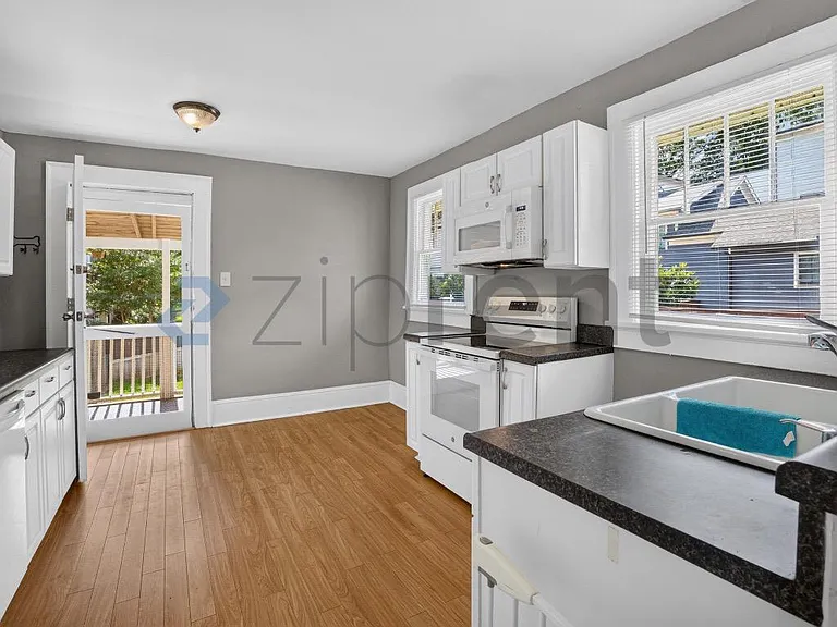 241 Stovall St SE — Photo 16