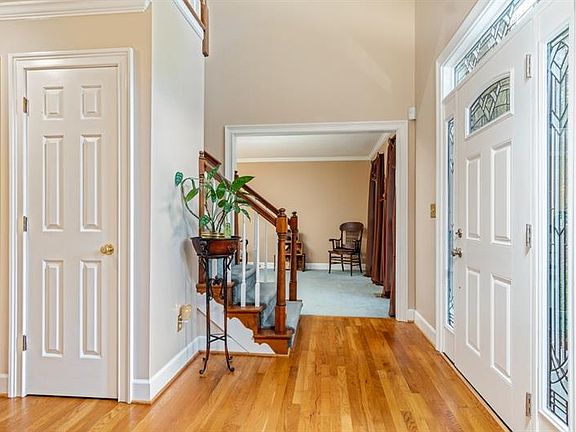 5th image of 210 Dunleith Dr