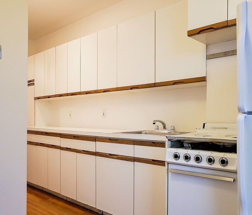 1st image of 376 2nd St APT 15