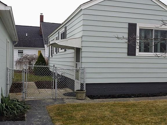 3rd image of 426 N William St