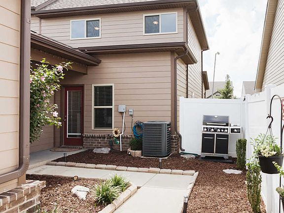 4th image of 2221 Cason Ln