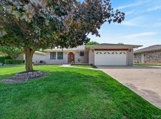 37465 Dundee St, Sterling Heights, MI 48310