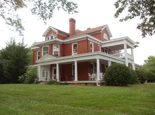 412 W Stuart Dr, Galax, VA 24333