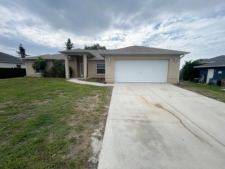 1637 NW 6th Pl — Photo 31