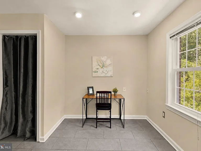 8221 Doctor Craik Ct — Photo 10