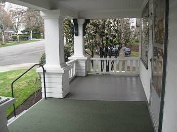 2nd image of 4252 NE Glisan St