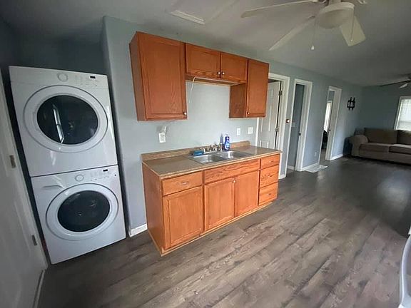 3rd image of 8248 N Holmes St