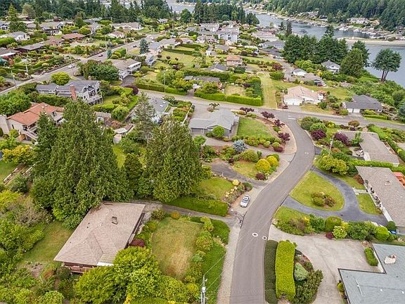 2nd image of 6826 Rainier Ave