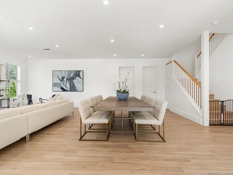 55 SE Seminole St #1-A — Photo 3