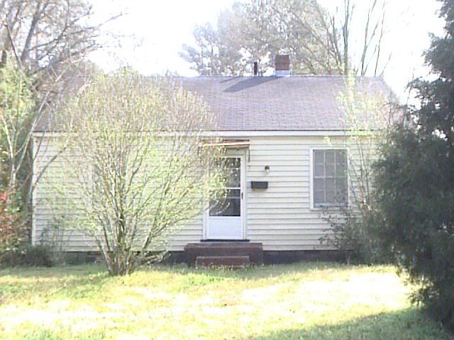 2nd image of 600 College St NE