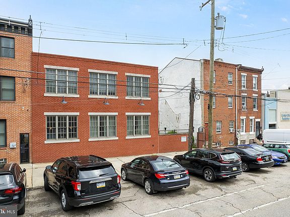 3rd image of 2355 E York St