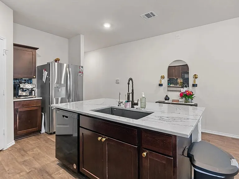 124 Brody Ln — Photo 4