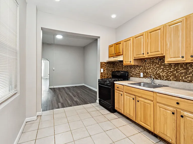 1418 N Eden St — Photo 20