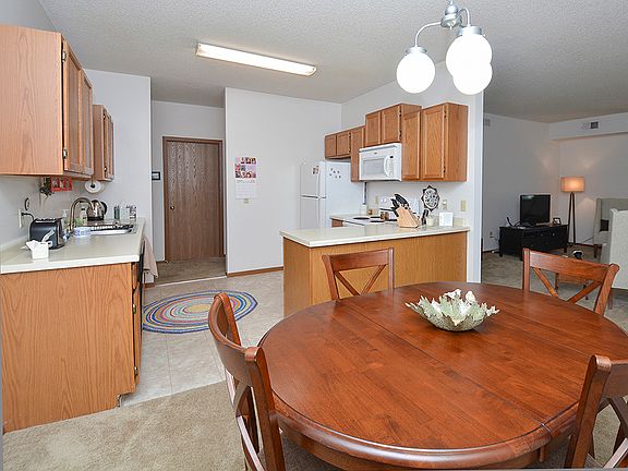 Light Fixtures in Dining Room