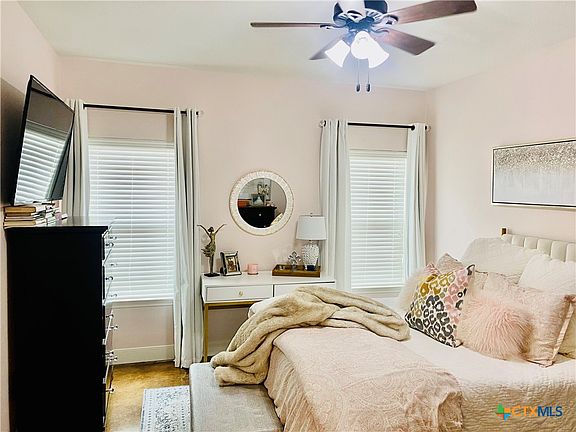 4th image of 1366 Hanz Dr