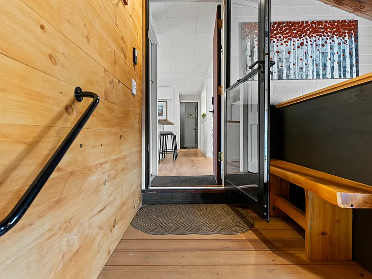 339 W Elm St — Photo 22