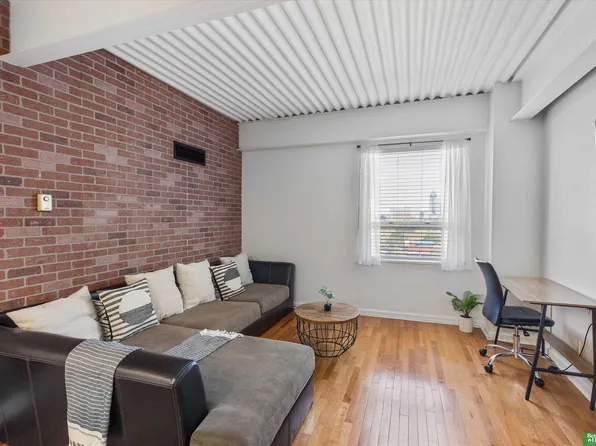105 N 31st Ave APT 604, Omaha, NE 68131