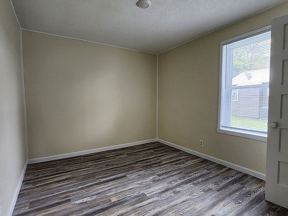 5th image of 1902 Louise Ave APT A