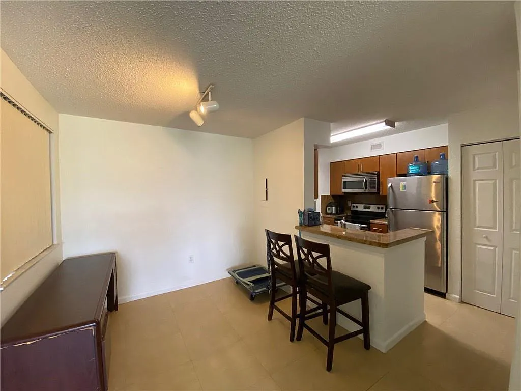 1 bed, 1.0 bath, 862 sqft, $1,750 — Photo 3