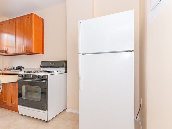 3rd image of 343A Tompkins Ave #3