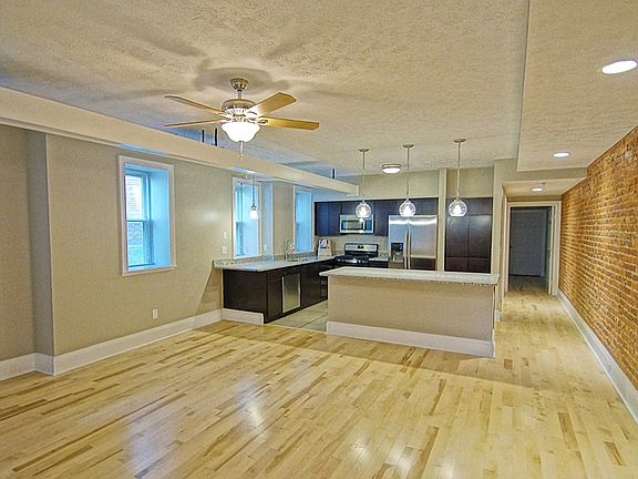 From sleek to homey, we provide a variety of kitchen finishes