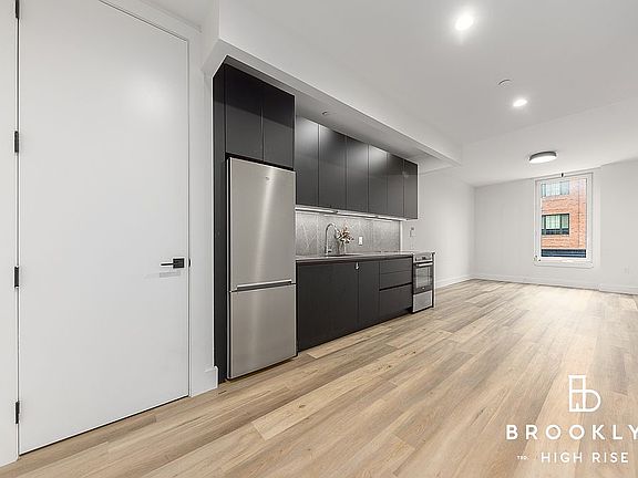 3rd image of 26 Quincy St APT 2F