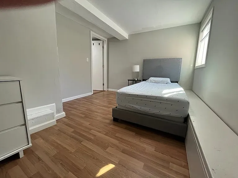 1722 Lexington Ave — Photo 4