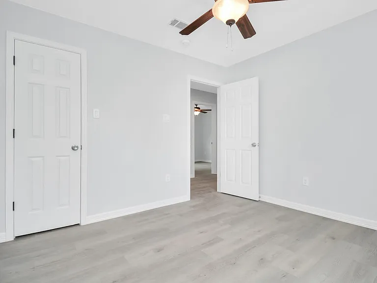 8595 Parkway Dr #B — Photo 18