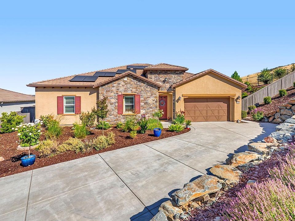 1st image of 325 Eagle Creek Ct