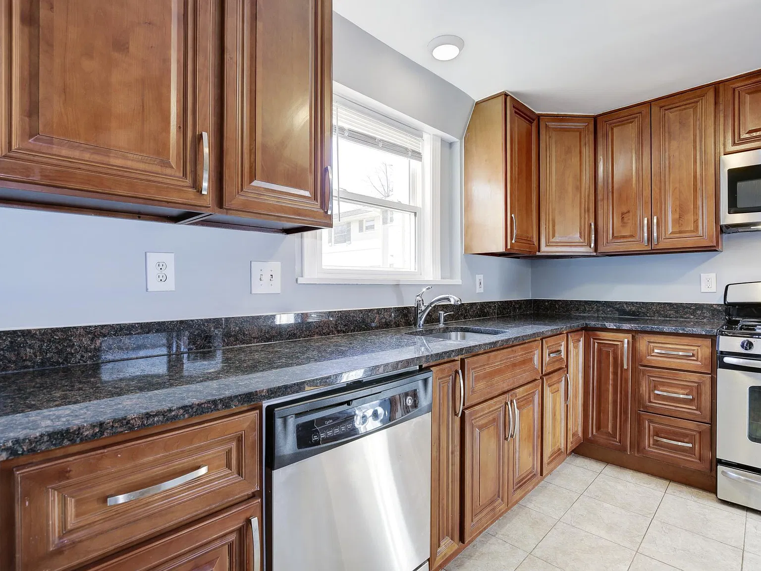 5345 Pooks Hill Rd — Photo 3