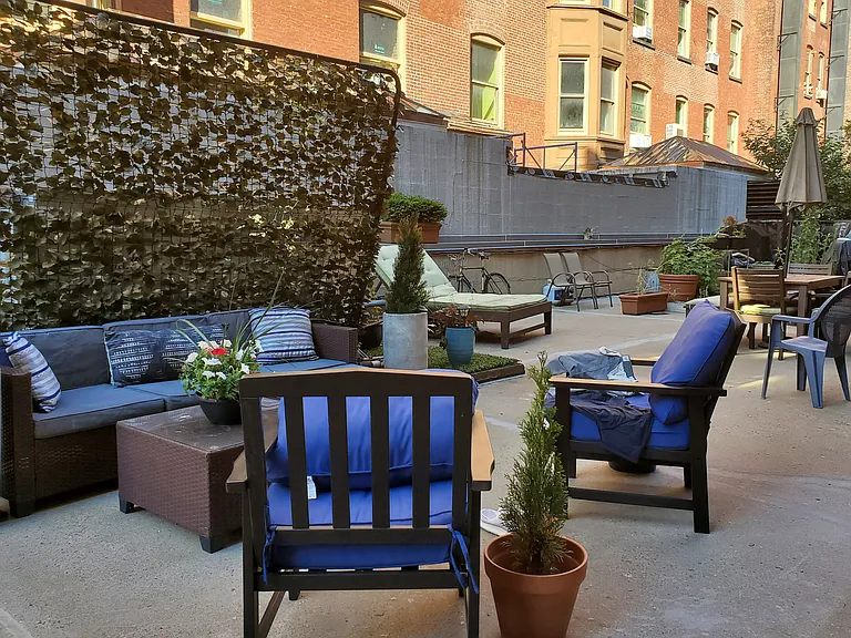 235 W 22nd St #2Y — Photo 1