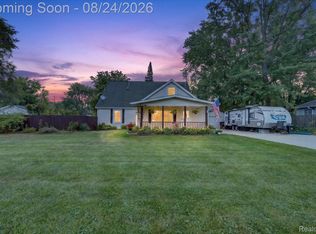8847 Rosella St, Taylor, MI 48180